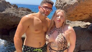 Немецкую туристку Hot забирают и трахают на публике порно